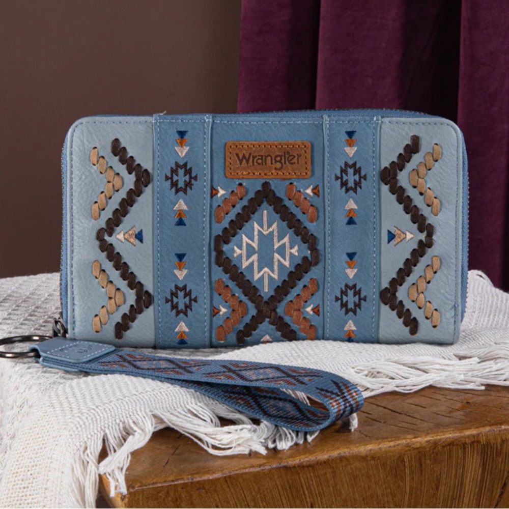 Wrangler Aztec Embroidered Wallet-Wristlet 🍁Sept Sale - Picture 2 of 5